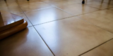 Come puoi mantenere i pavimenti della tua cucina privi di pericoli?