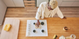 Come personalizzare una cucina moderna mantenendola senza tempo?