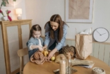 Come puoi progettare un sistema di organizzazione della cucina adatto ai bambini?