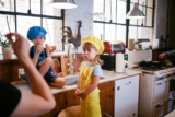 Suggerimenti chiave per la sicurezza in cucina per famiglie con bambini