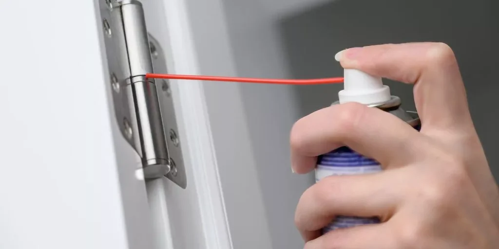 Semplici passaggi per prevenire l’accumulo di grasso in cucina