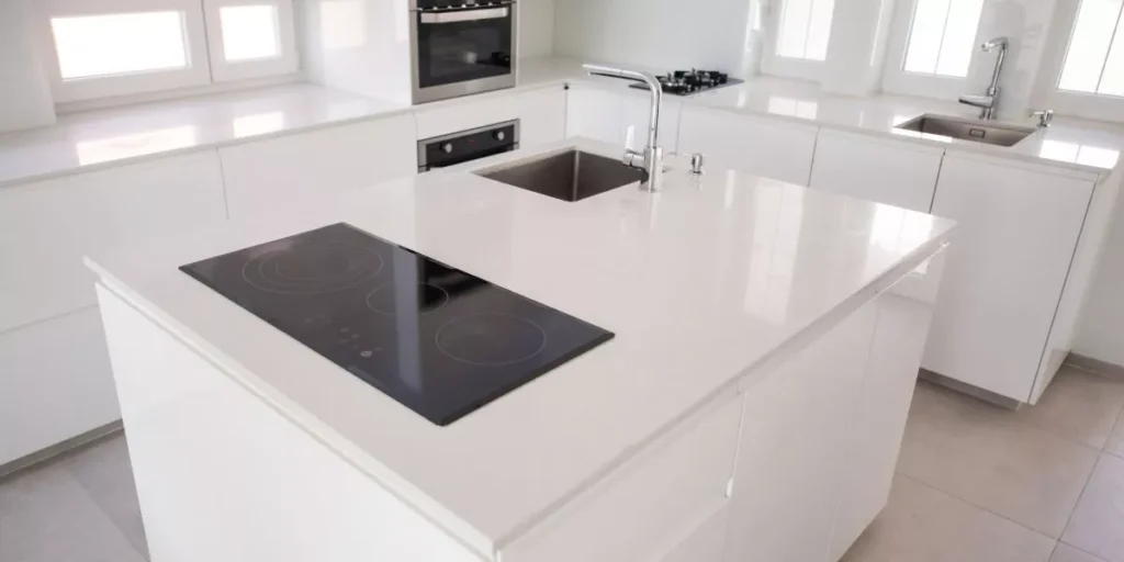 Quali sono i migliori materiali per i piani cucina moderni?