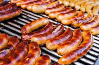 Cucina tedesca: salsicce, salatini e crauti