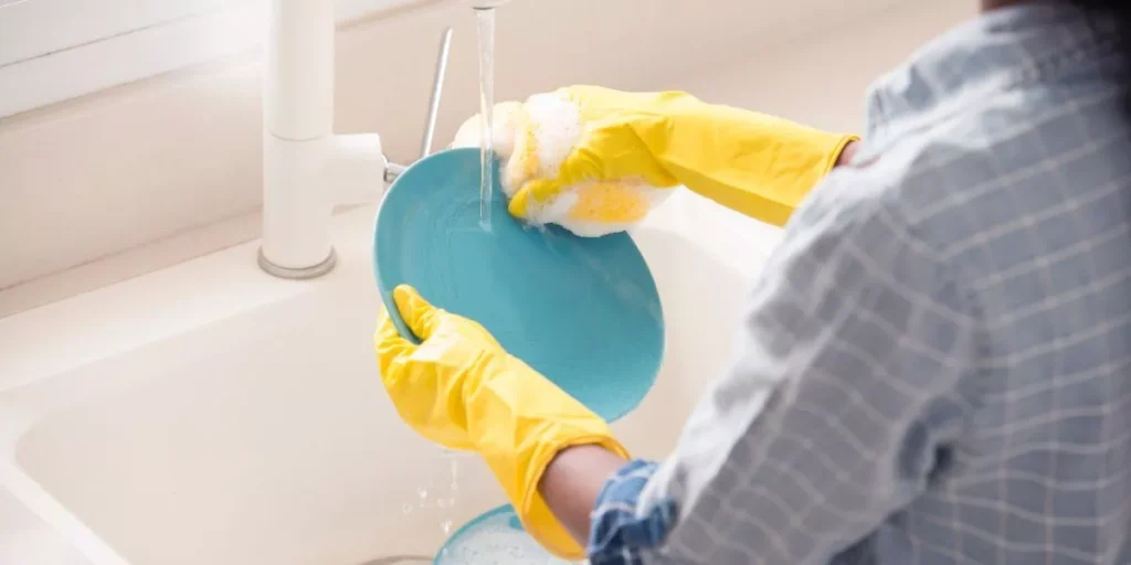 Quali sono i suggerimenti comprovati per accelerare il lavaggio dei piatti?