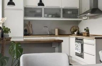 Quali sono gli elementi essenziali di una cucina elegante e alla moda?