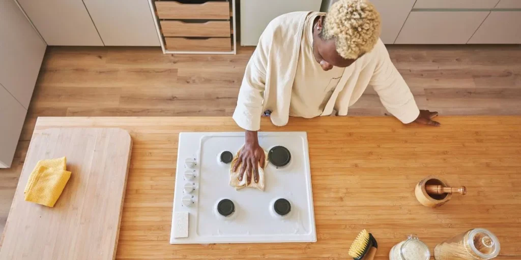 Come personalizzare una cucina moderna mantenendola senza tempo?