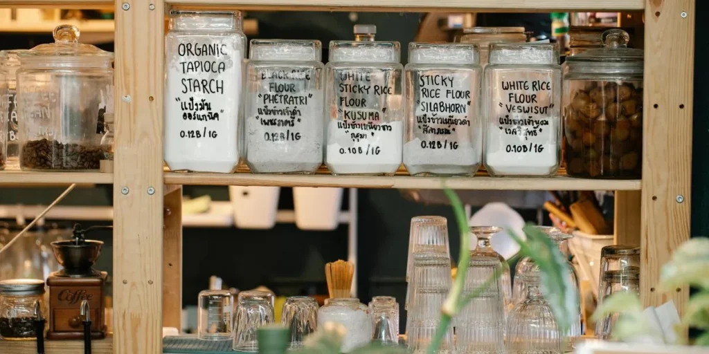 Quali sono i modi più sicuri per maneggiare e conservare la vetreria?